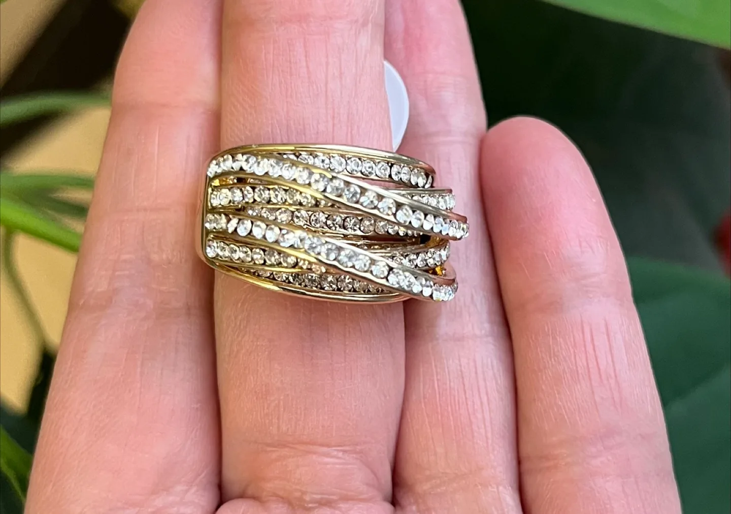 Gold plated white zircon Ring Size 9 image indicator(2)