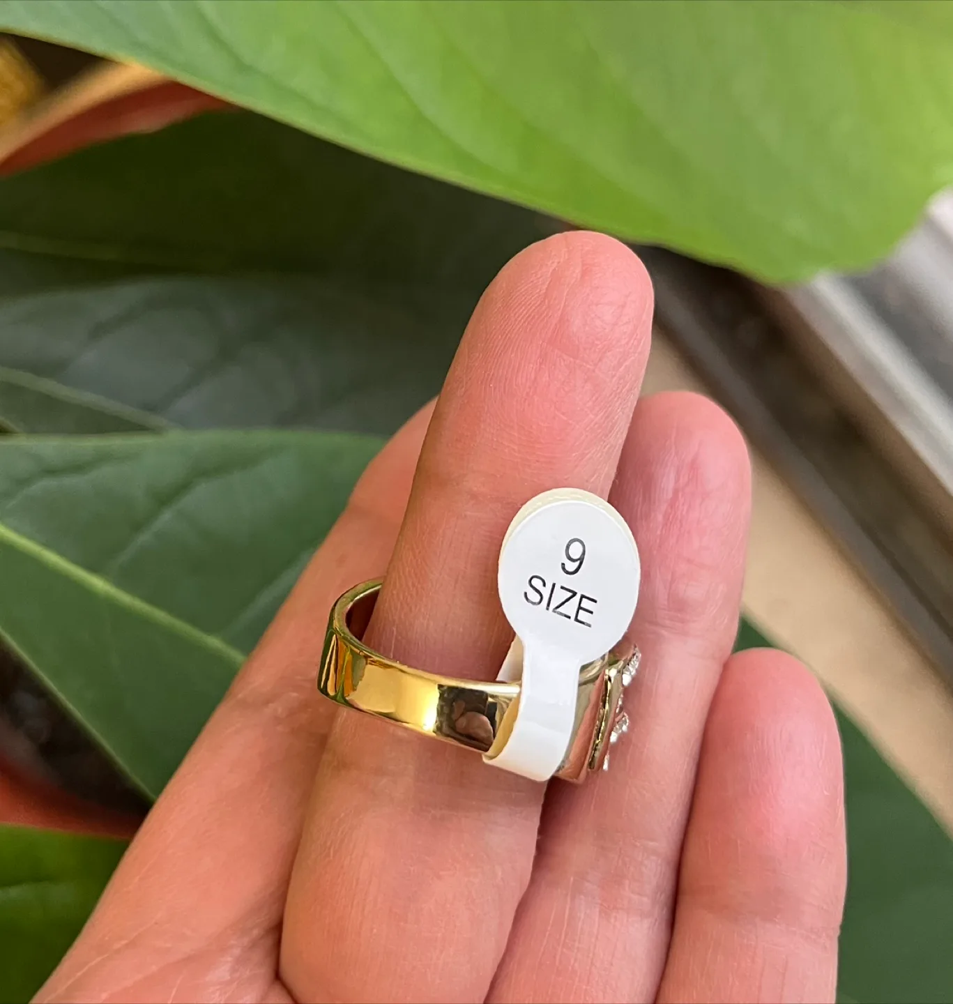 Gold plated white zircon Ring Size 9 image indicator(3)