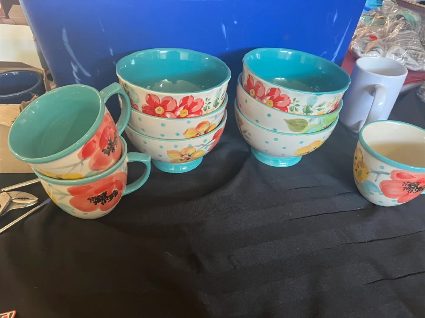 The Pioneer Woman Vintage Floral Bowls and Mugs image indicator(4)