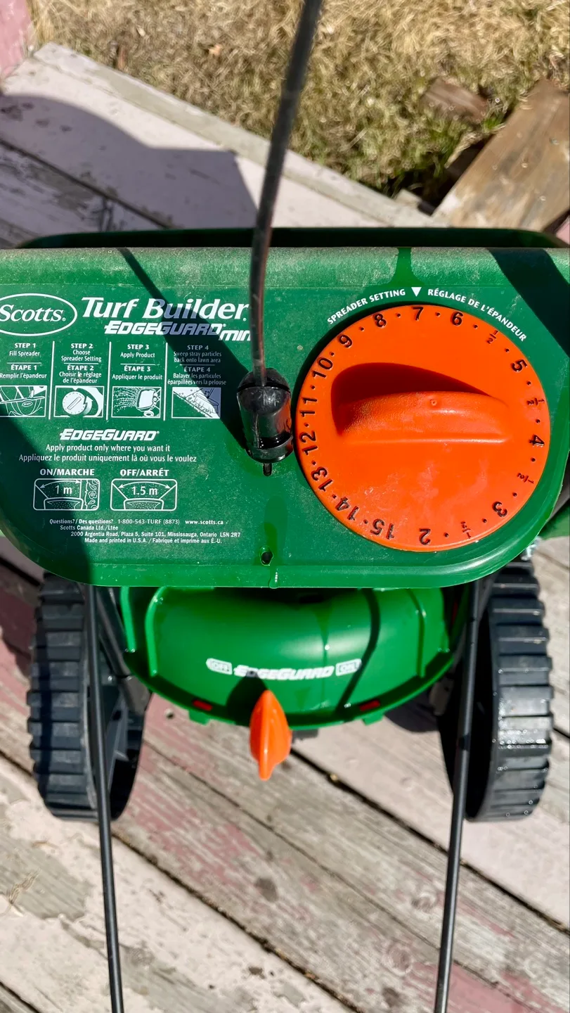 For Sale: Scotts Turf Builder Mini EdgeGuard Broadcast Spreader image indicator(5)