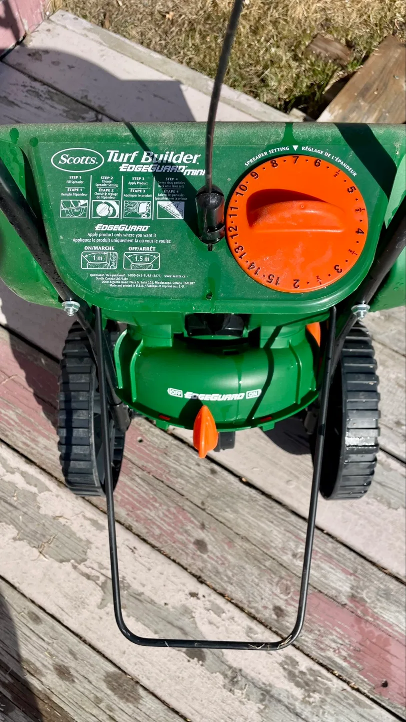 For Sale: Scotts Turf Builder Mini EdgeGuard Broadcast Spreader image indicator(4)