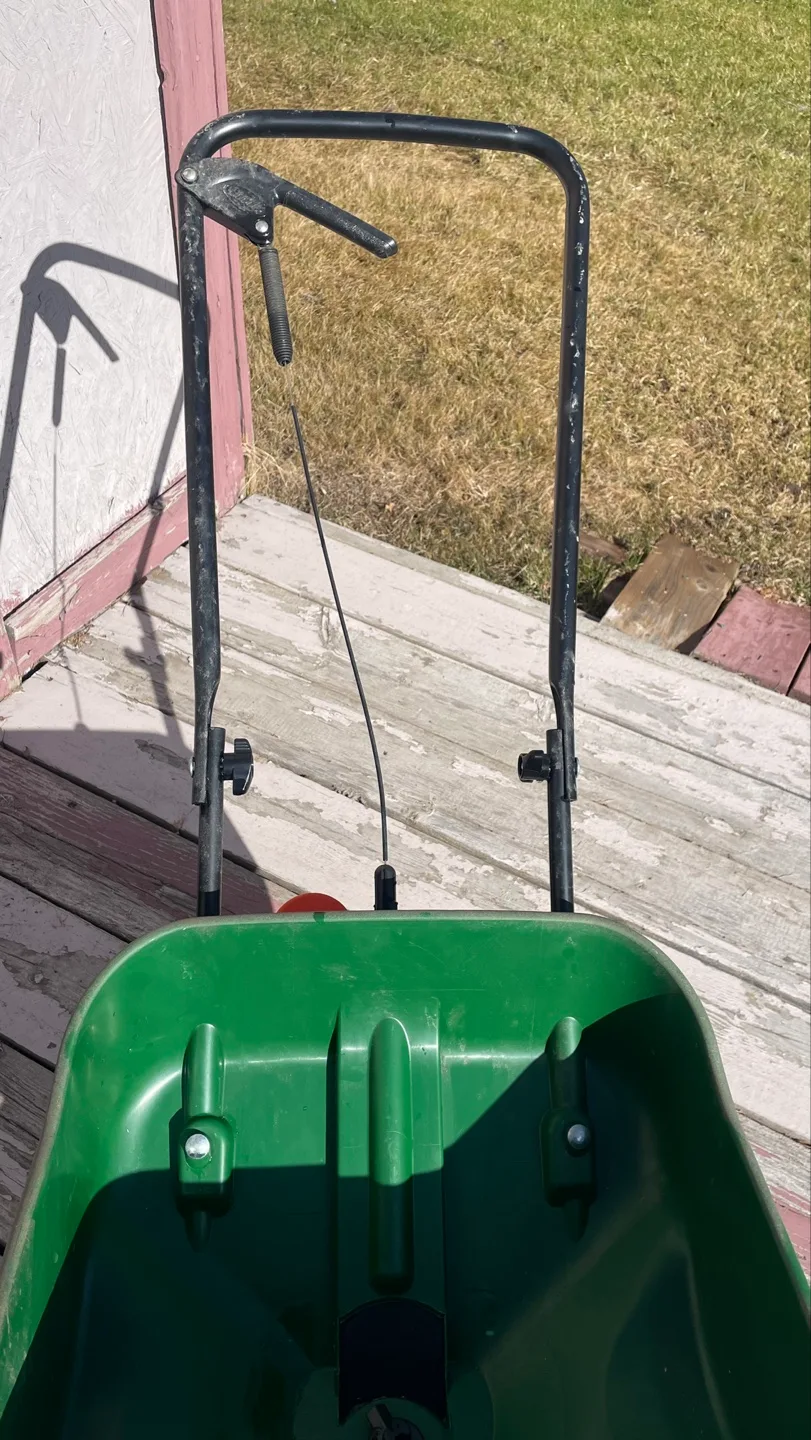 For Sale: Scotts Turf Builder Mini EdgeGuard Broadcast Spreader image indicator(3)