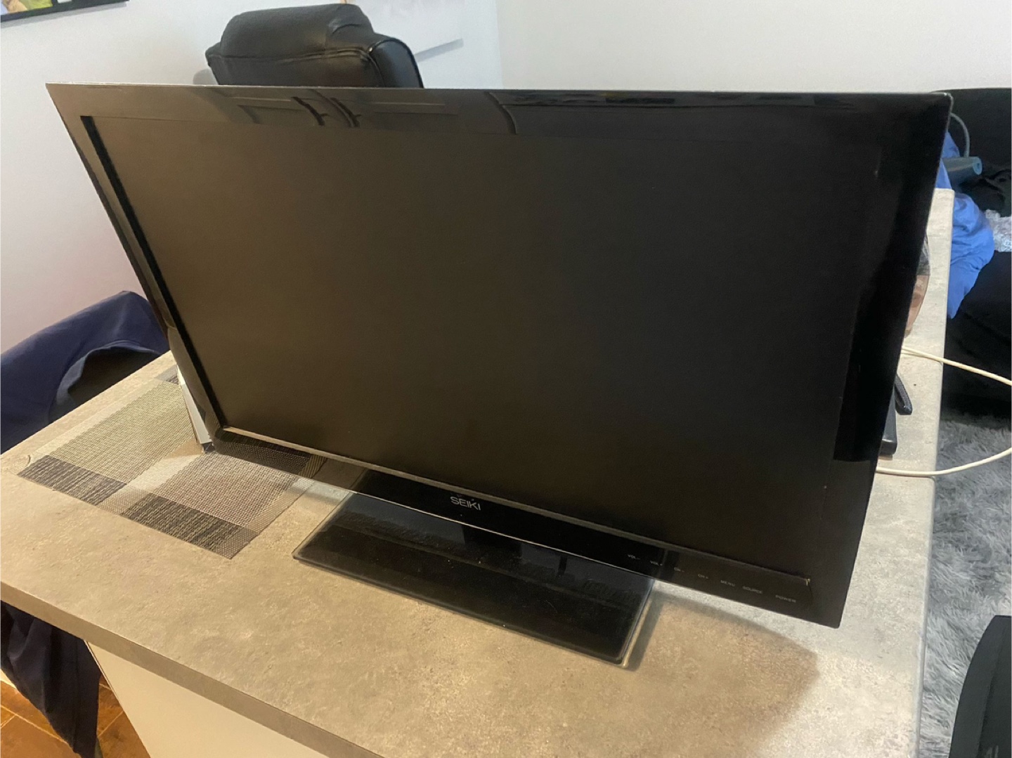 SEIKI LE24G90 24-inch LCD HDTV