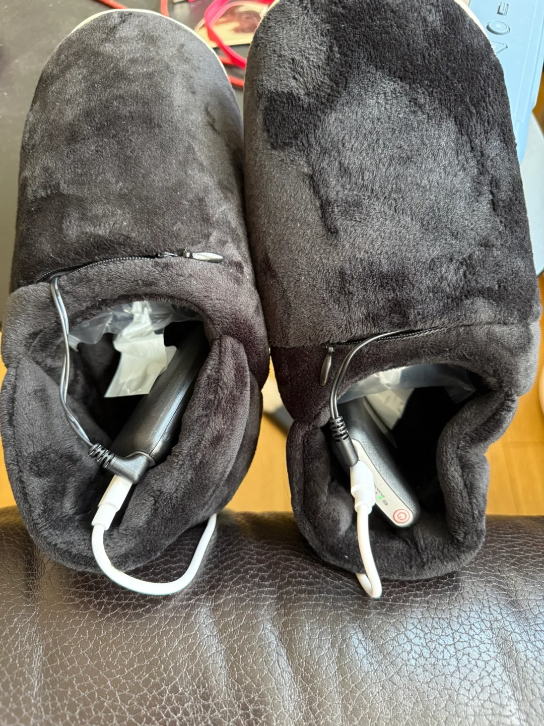 USB Rechargeable unisex Heated Slippers💚 image indicator(3)