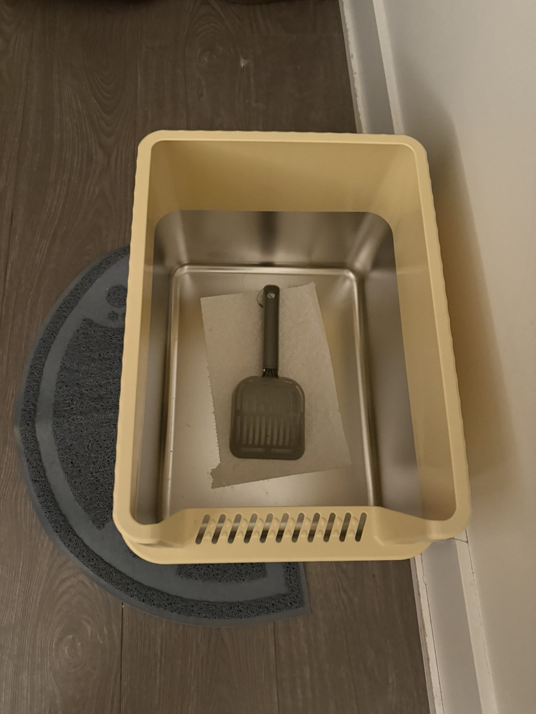 FREE Stainless Steel Litter Box with Scoop and Mat - photo 2