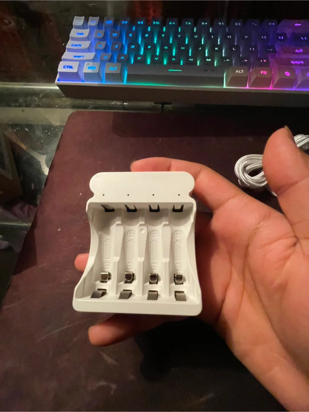 USB Battery Charger (4 Slot) -AA/AAA Batteries + USB-C Cable image indicator(3)