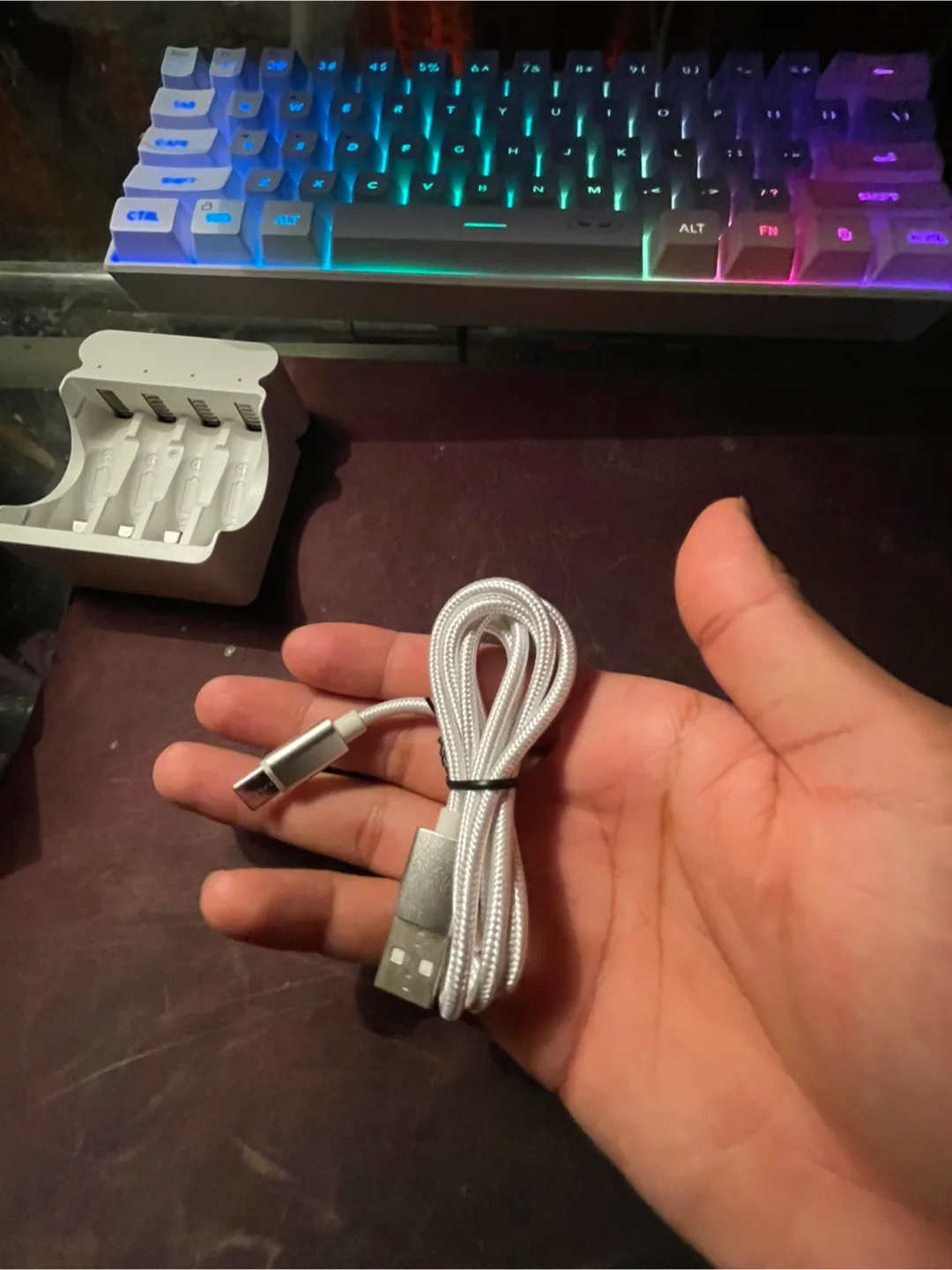 USB Battery Charger (4 Slot) -AA/AAA Batteries + USB-C Cable image indicator(5)