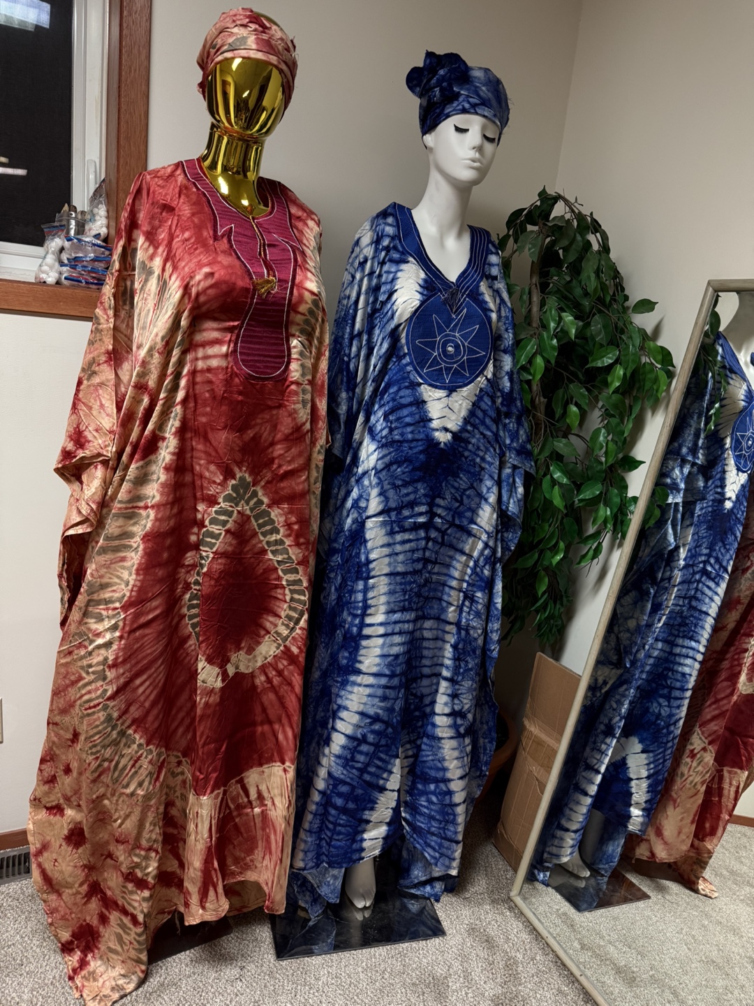 Tie-Dye Adire silk  Kaftans (4 Pieces) - photo 2