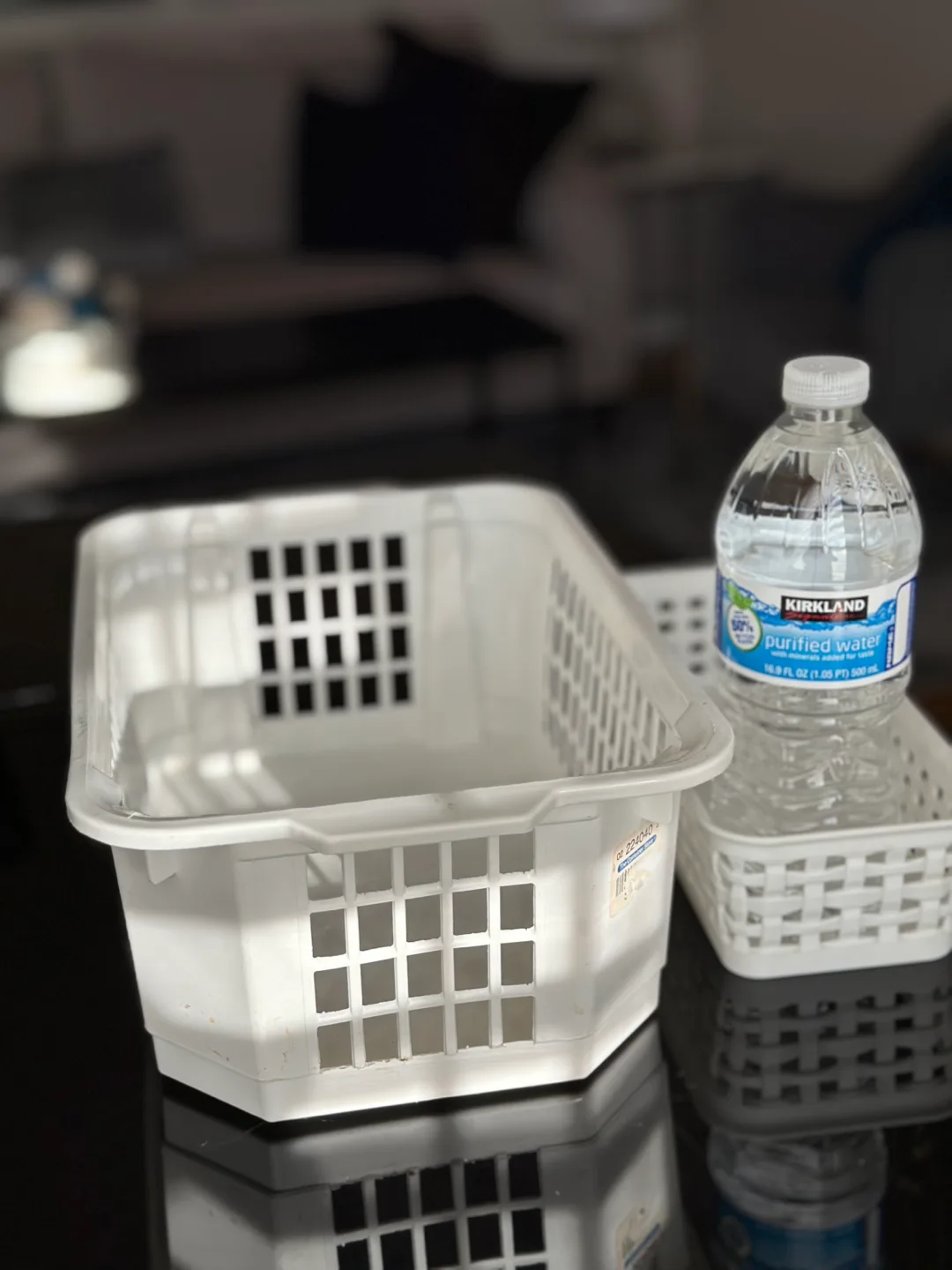 White Plastic Storage Baskets Set of Two💚 thumbnail