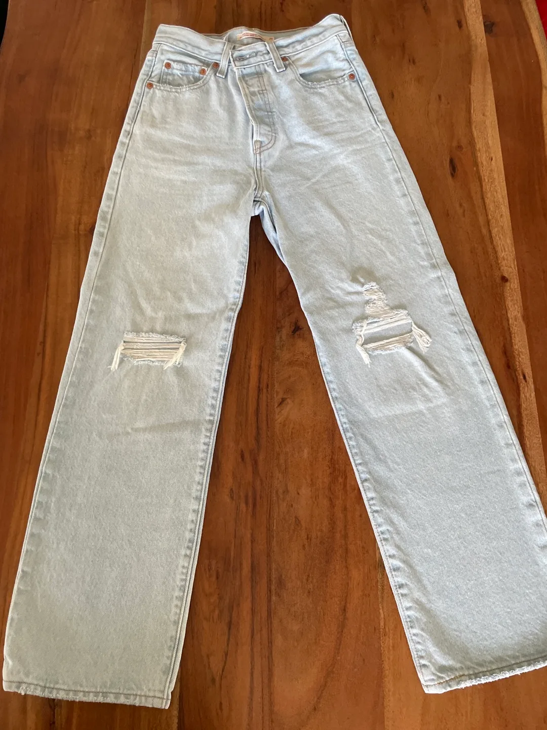 Levi's Ribcage Straight Ankle Jeans - Size 25 thumbnail