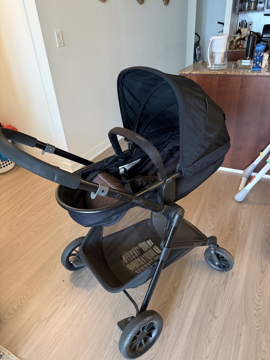 Evenflo Pivot Stroller - Black - photo 4