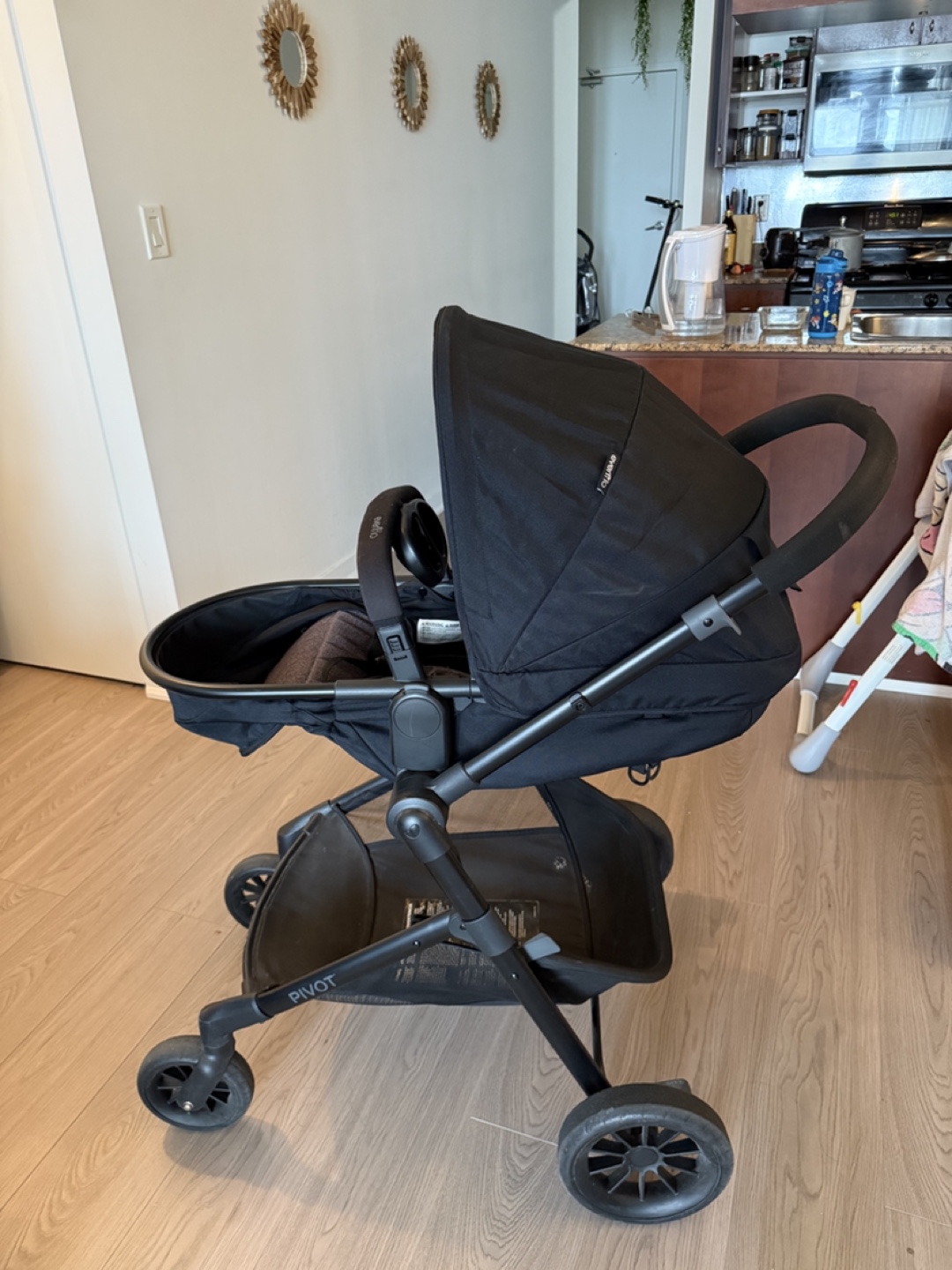 Evenflo Pivot Stroller - Black - photo 5