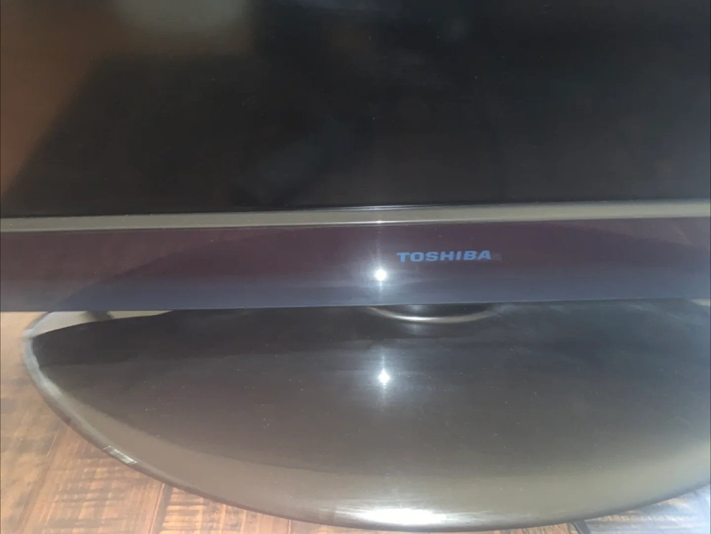 Toshiba LCD TV with Remote image indicator(2)