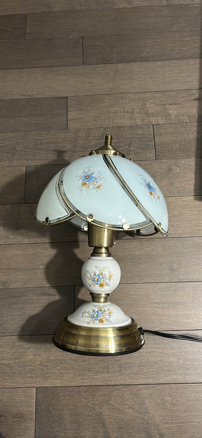 Vintage Floral Table Lamp
