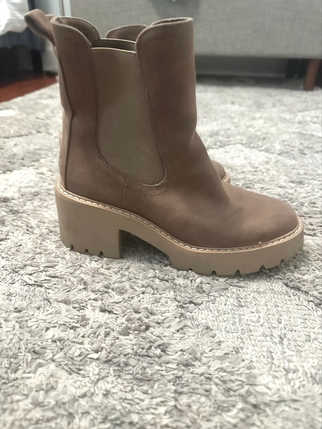 Women's Brown Platform Chelsea Boots image indicator(4)