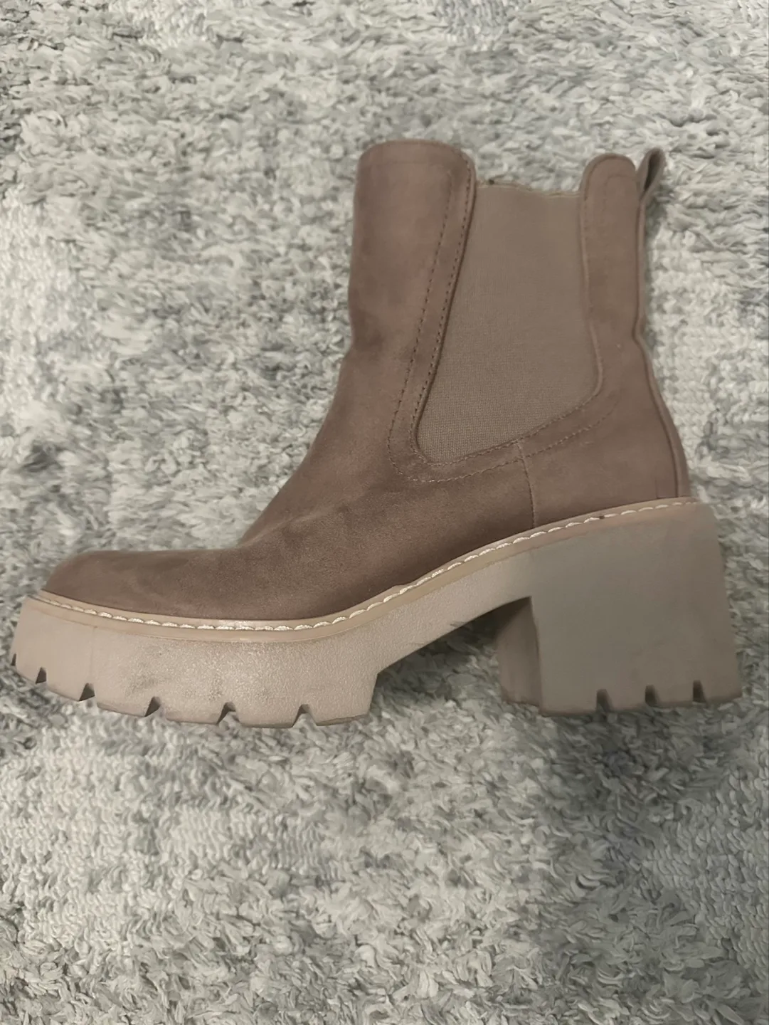 Women's Brown Platform Chelsea Boots image indicator(2)