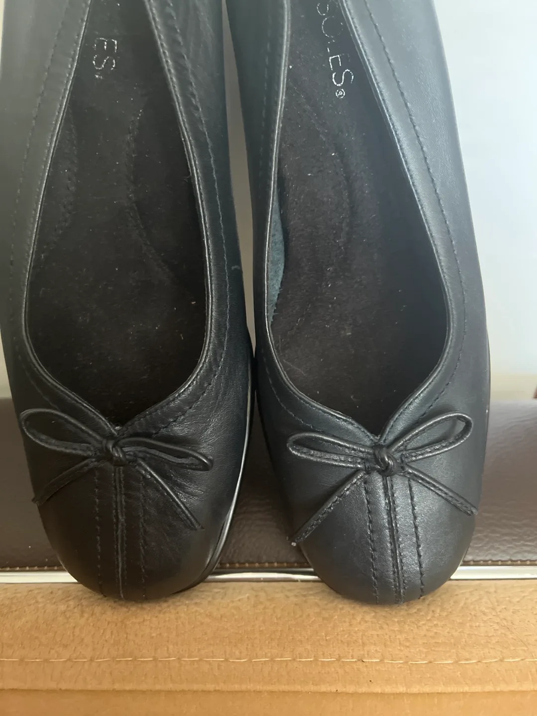 Aerosoles Women's. Very dark blue Leather  Ballerina Flats image indicator(4)