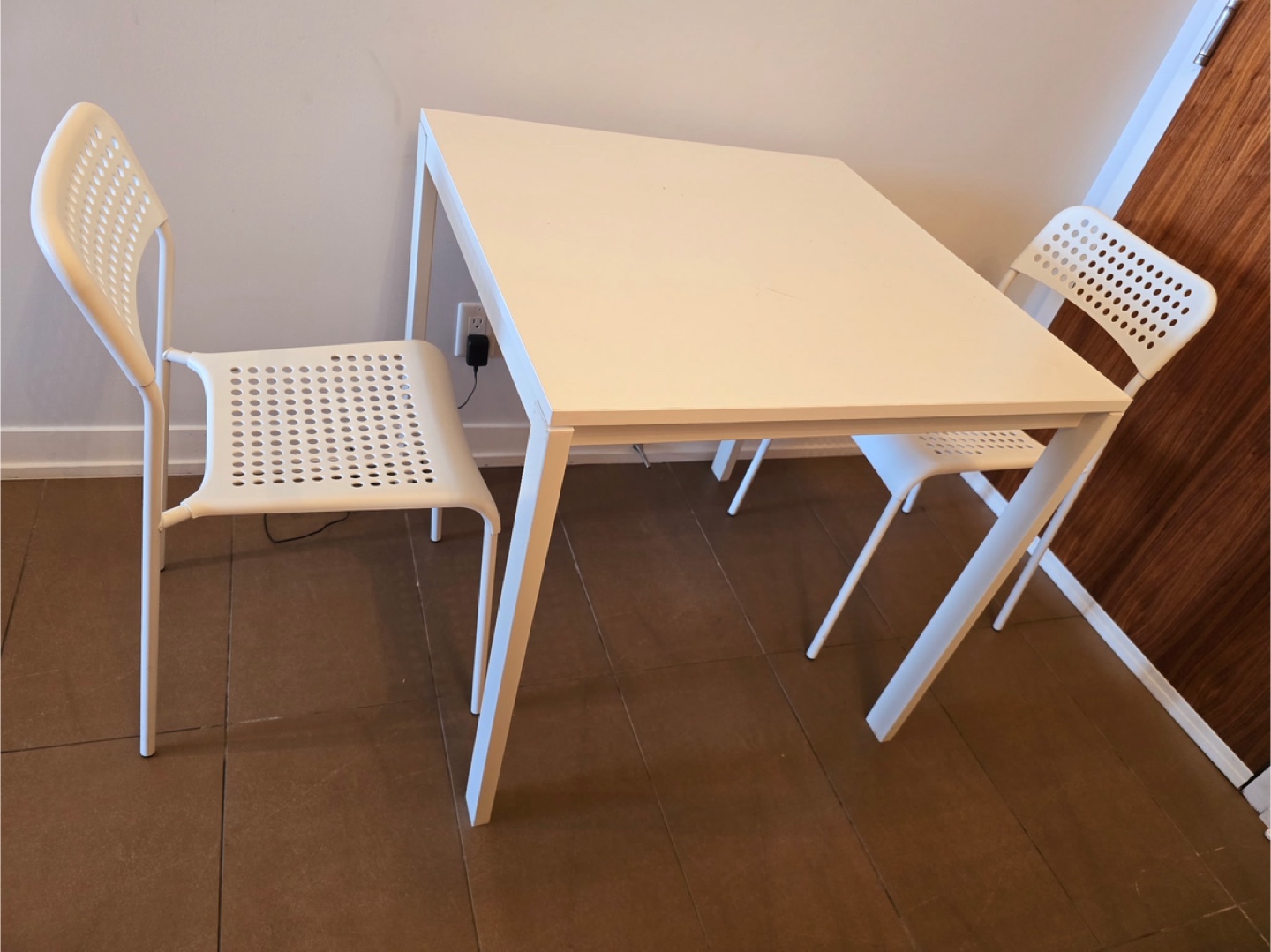 White Table and Two Chairs Set - photo 3