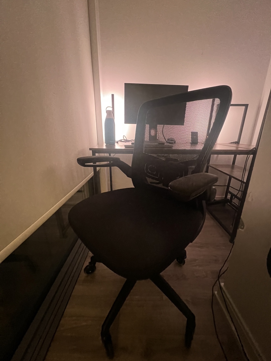 Black Mesh Office Chair with Armrests - photo 2