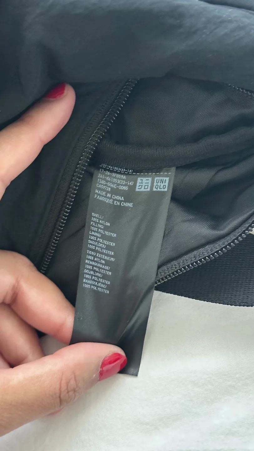 Uniqlo Black Fanny Pack image indicator(7)