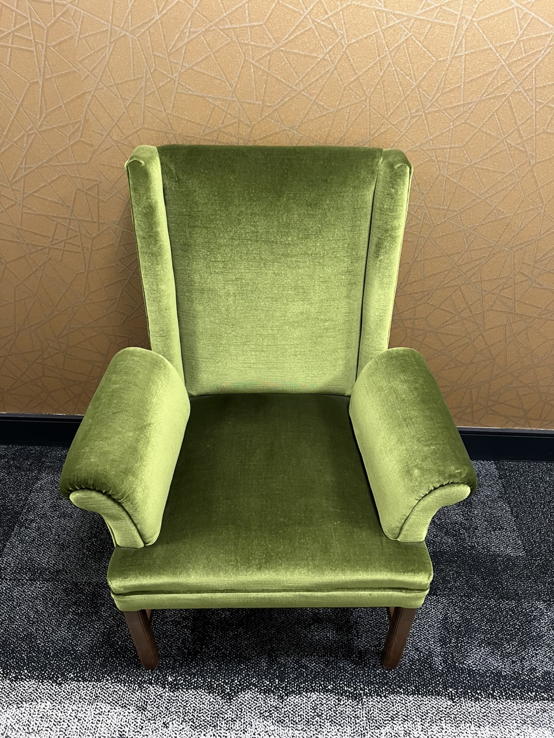 Vintage Green Velvet Armchair in pristine condition - photo 3