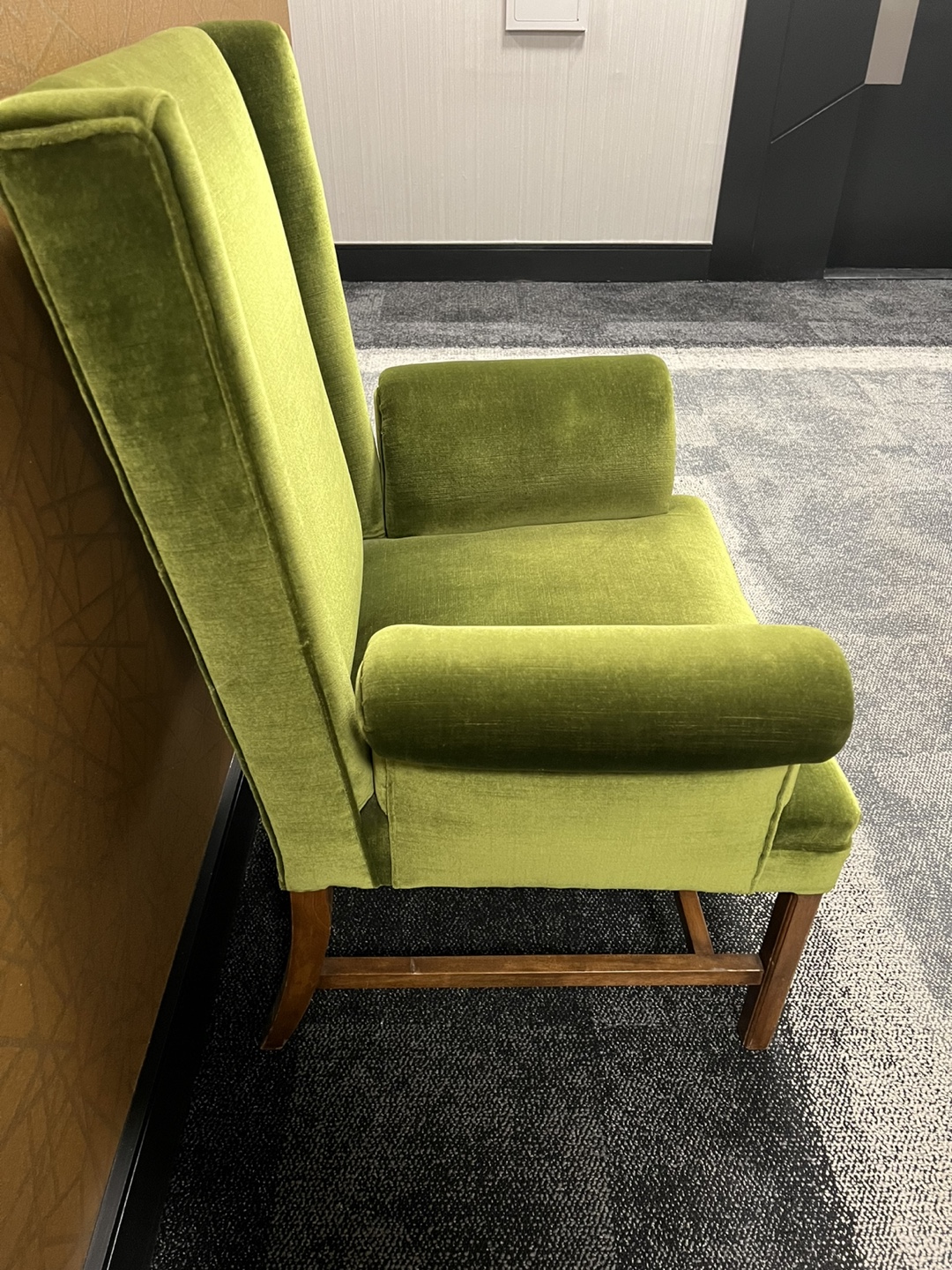 Vintage Green Velvet Armchair in pristine condition - photo 5