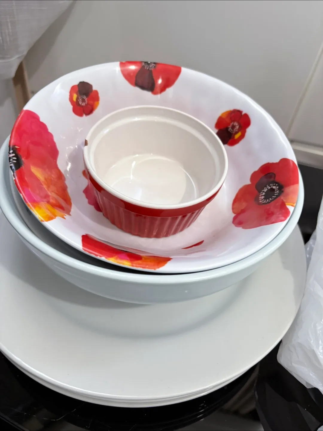 Set of Stackable Dishes and Bowls image indicator(2)