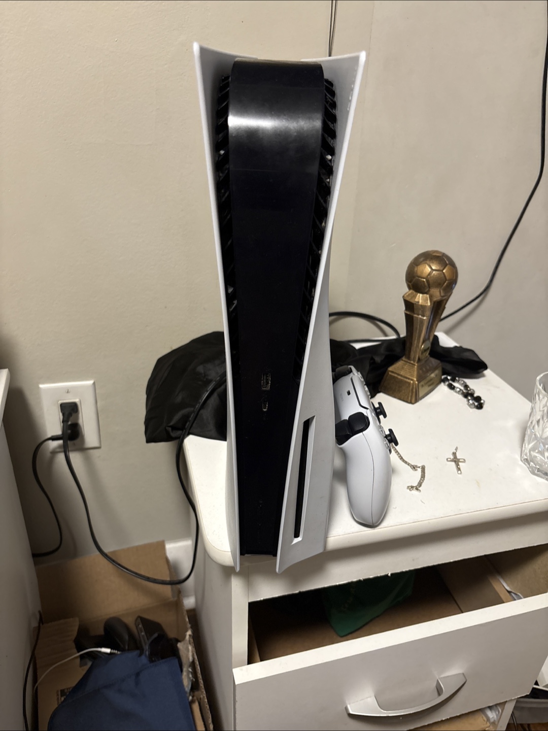 Ps5 with controller 1 game hdmi and power cables