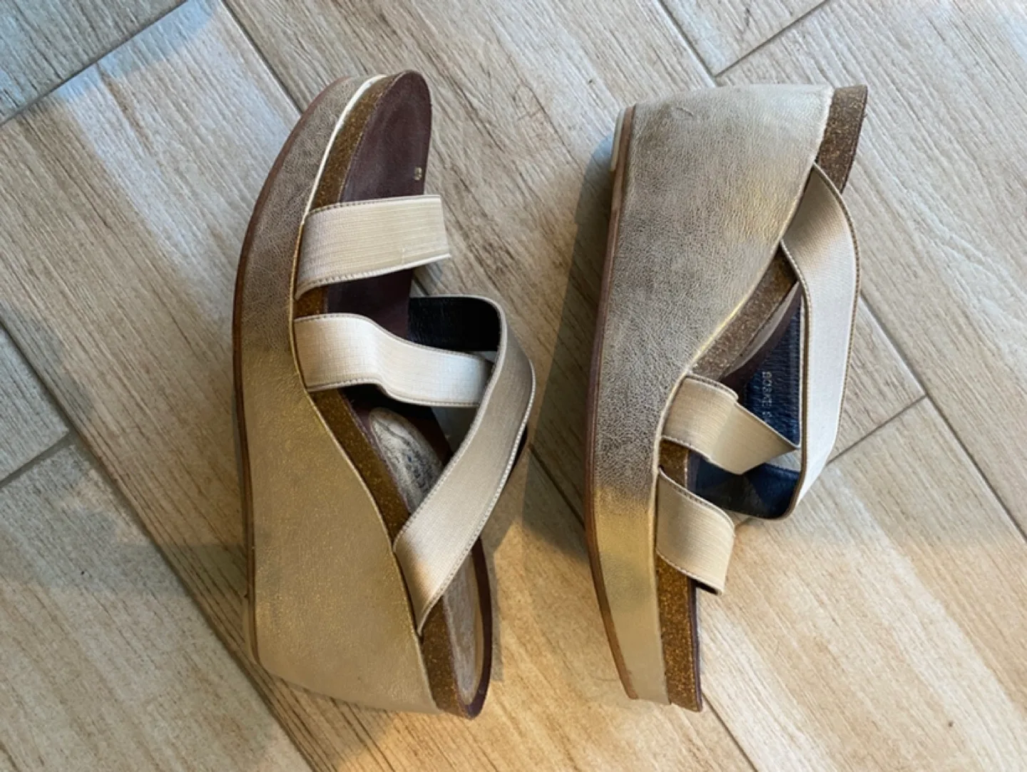 Donald J Pliner Women's Wedge Sandals image indicator(2)