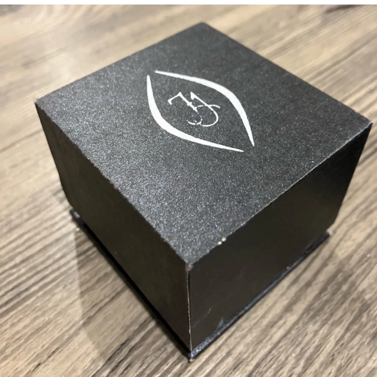 10k Gold 0.04 ctw Diamond Round Floating Diamond Earrings image indicator(9)