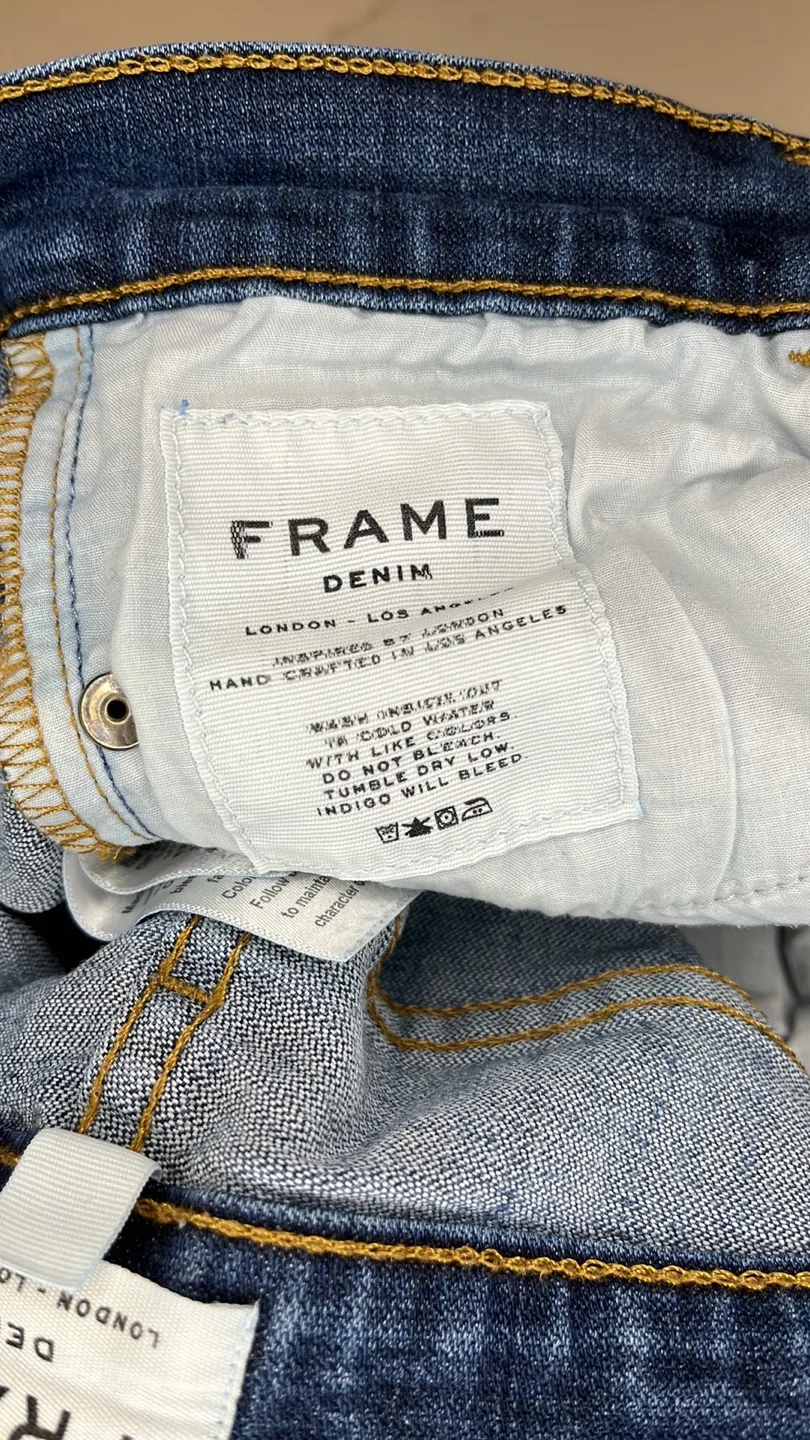 FRAME Le Skinny de Jeanne Jeans image indicator(7)