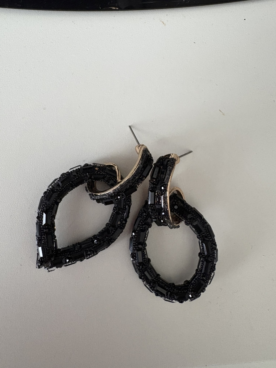 Cute Black Earrings 💚