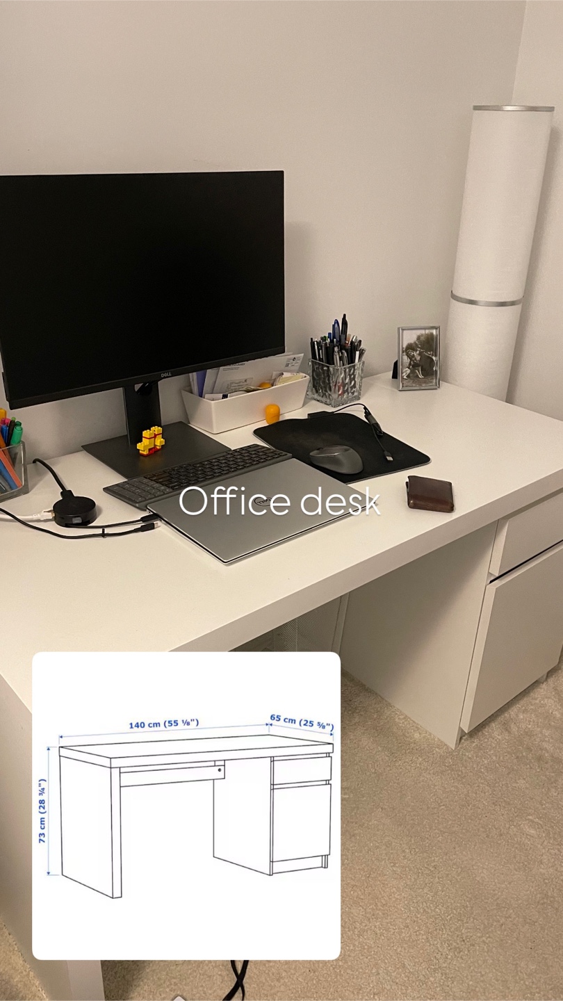 Desk - photo 2