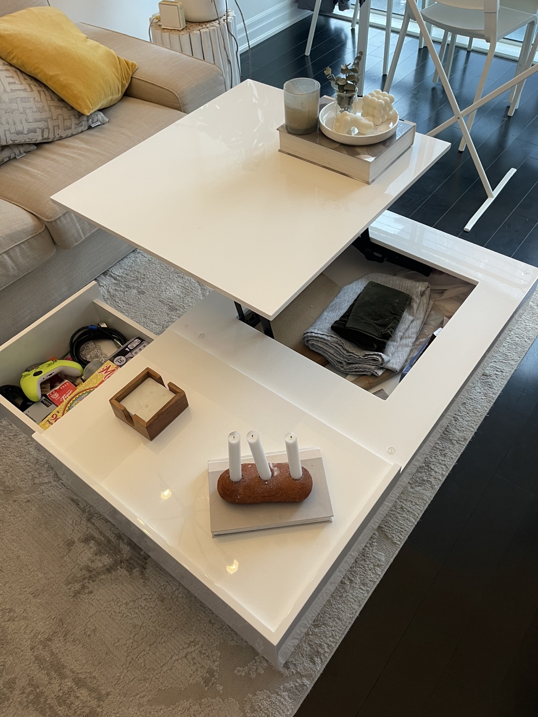 Coffee table (structube)
