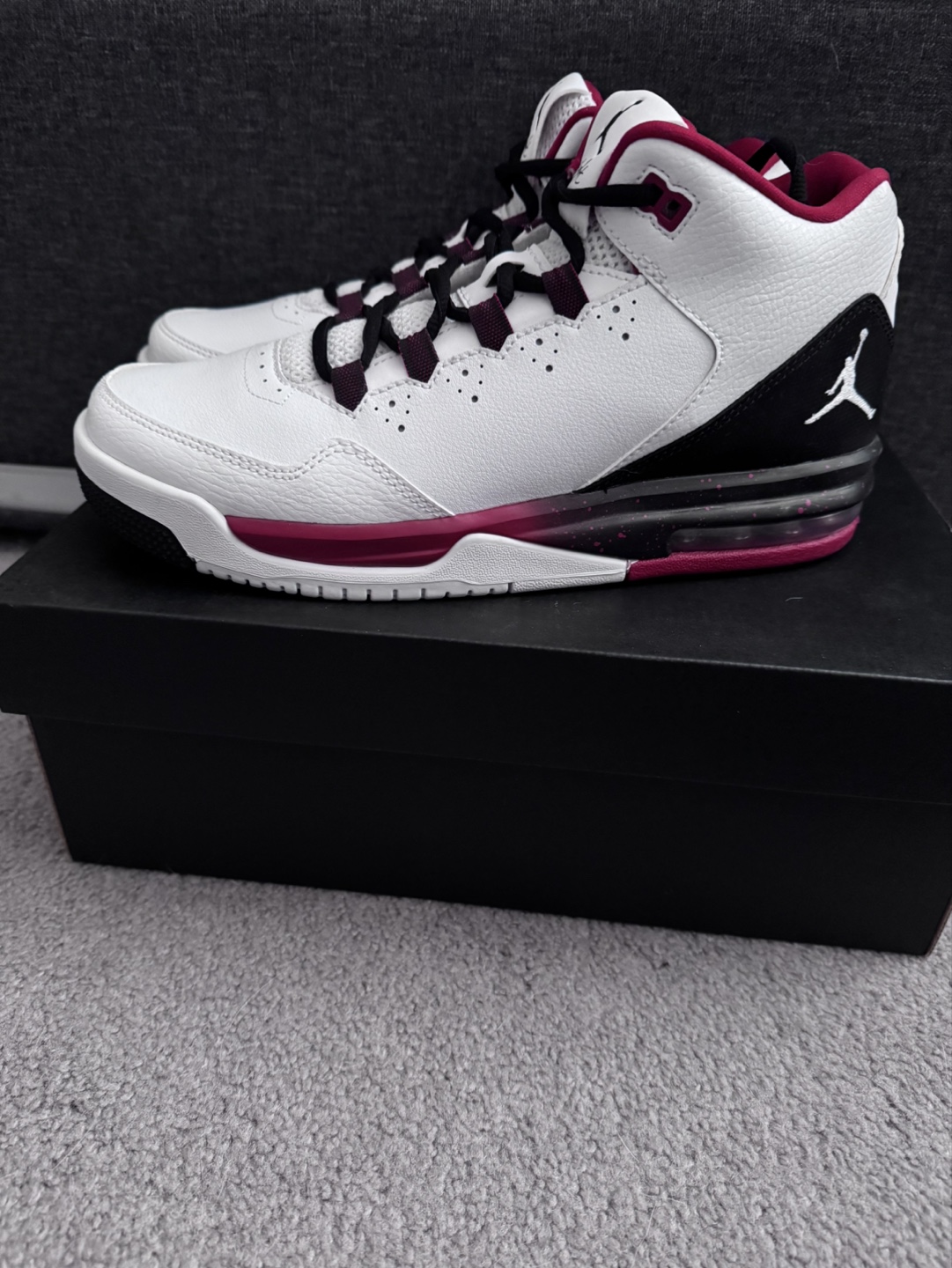 Youth size 7 - Jordan Flight Runner Basketball Shoes - photo 2