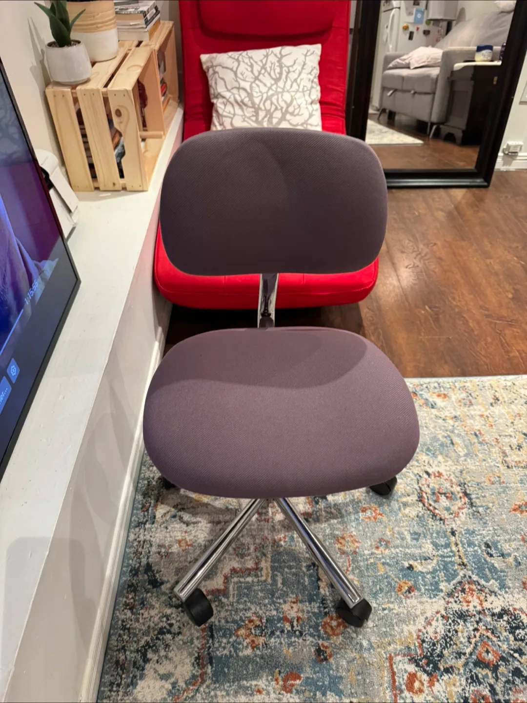 Padded Swivel Task Chair with Chrome Base image indicator(2)