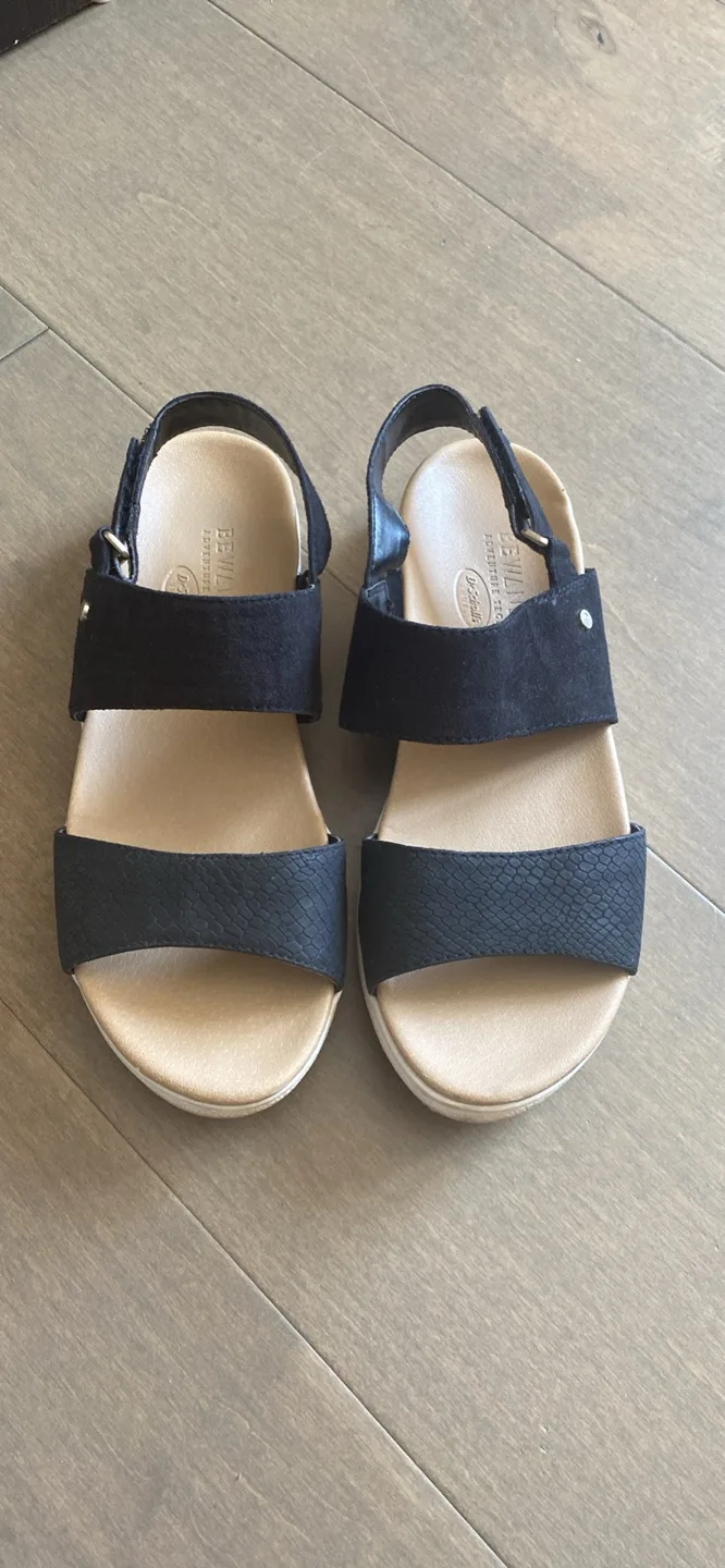 BEWANDERED Women's Black Sandals - Size 6 US 8 thumbnail