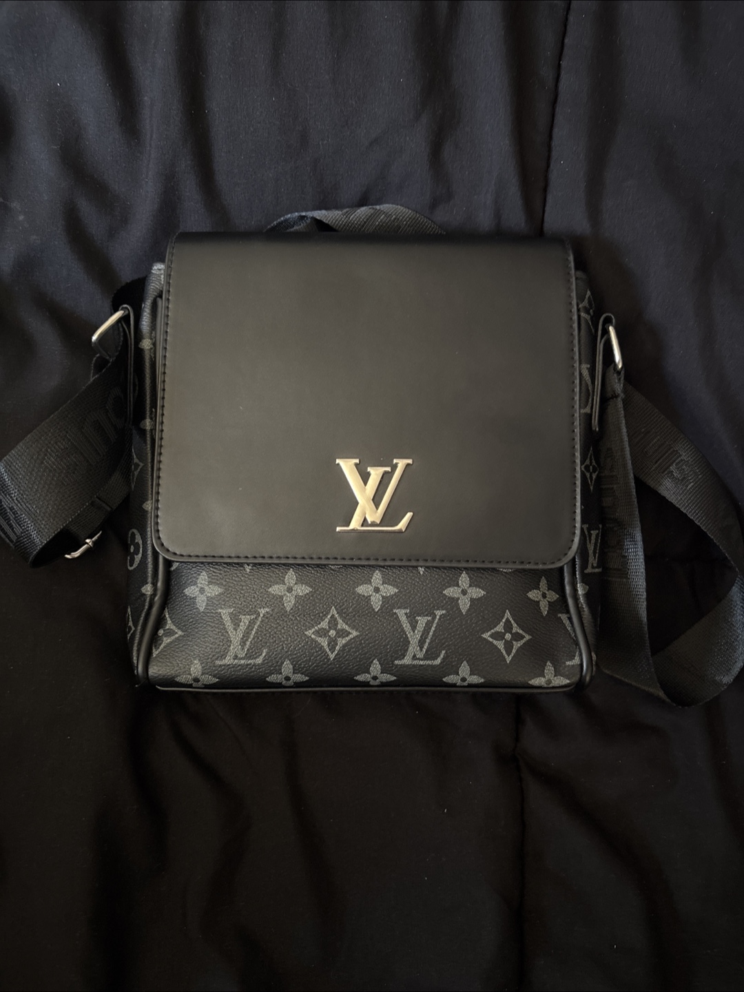 Black Louis Vuitton Messenger Bag - photo 2