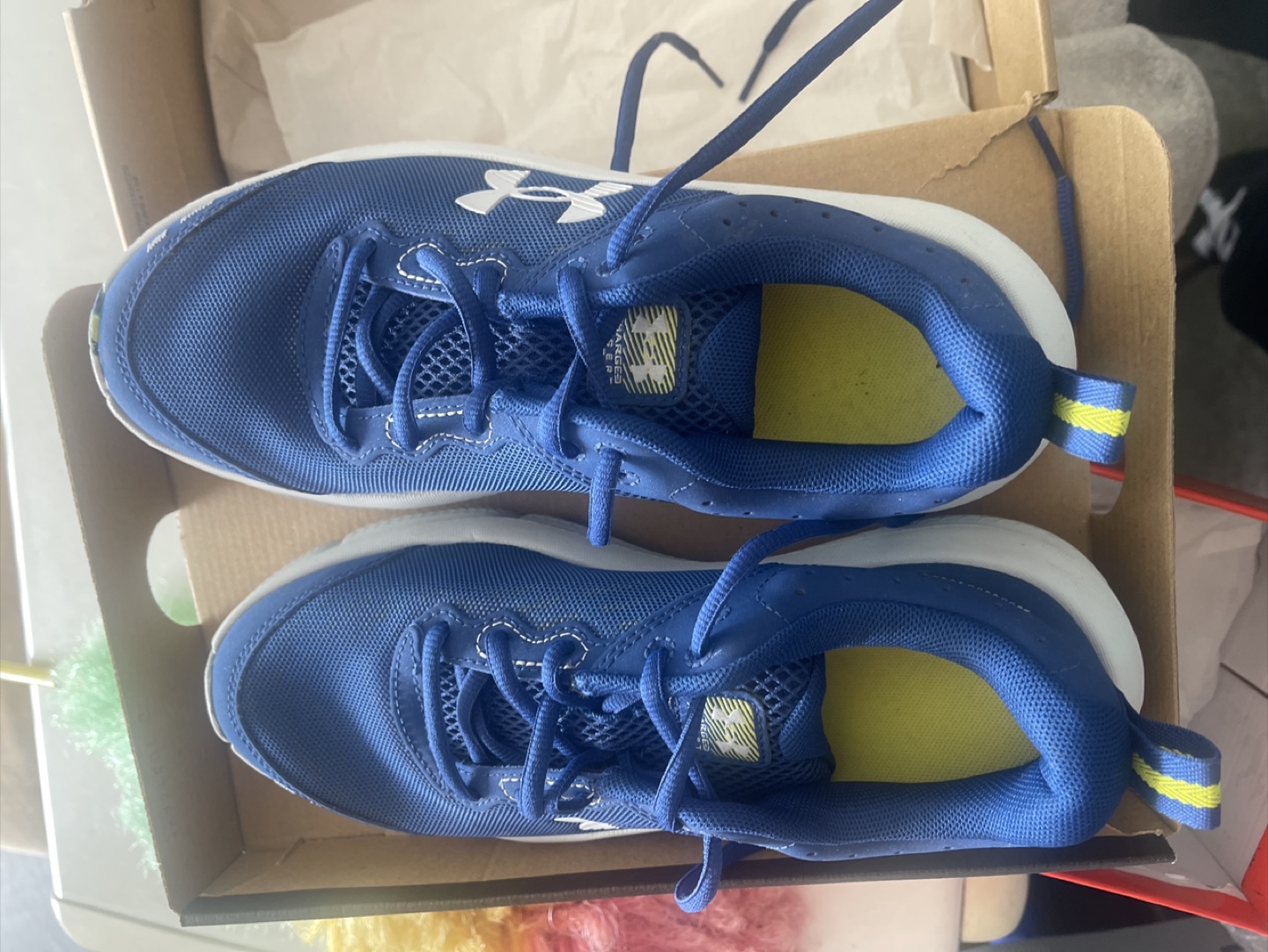 Under Armour Boys' Grade School Running Shoes - Size 6 usa