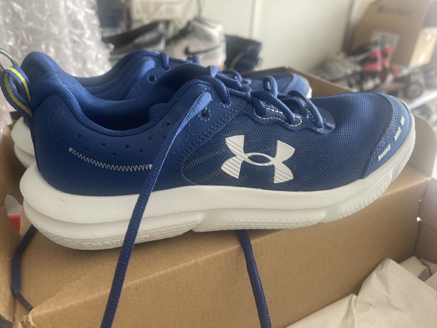 Under Armour Boys' Grade School Running Shoes - Size 6 usa - photo 2