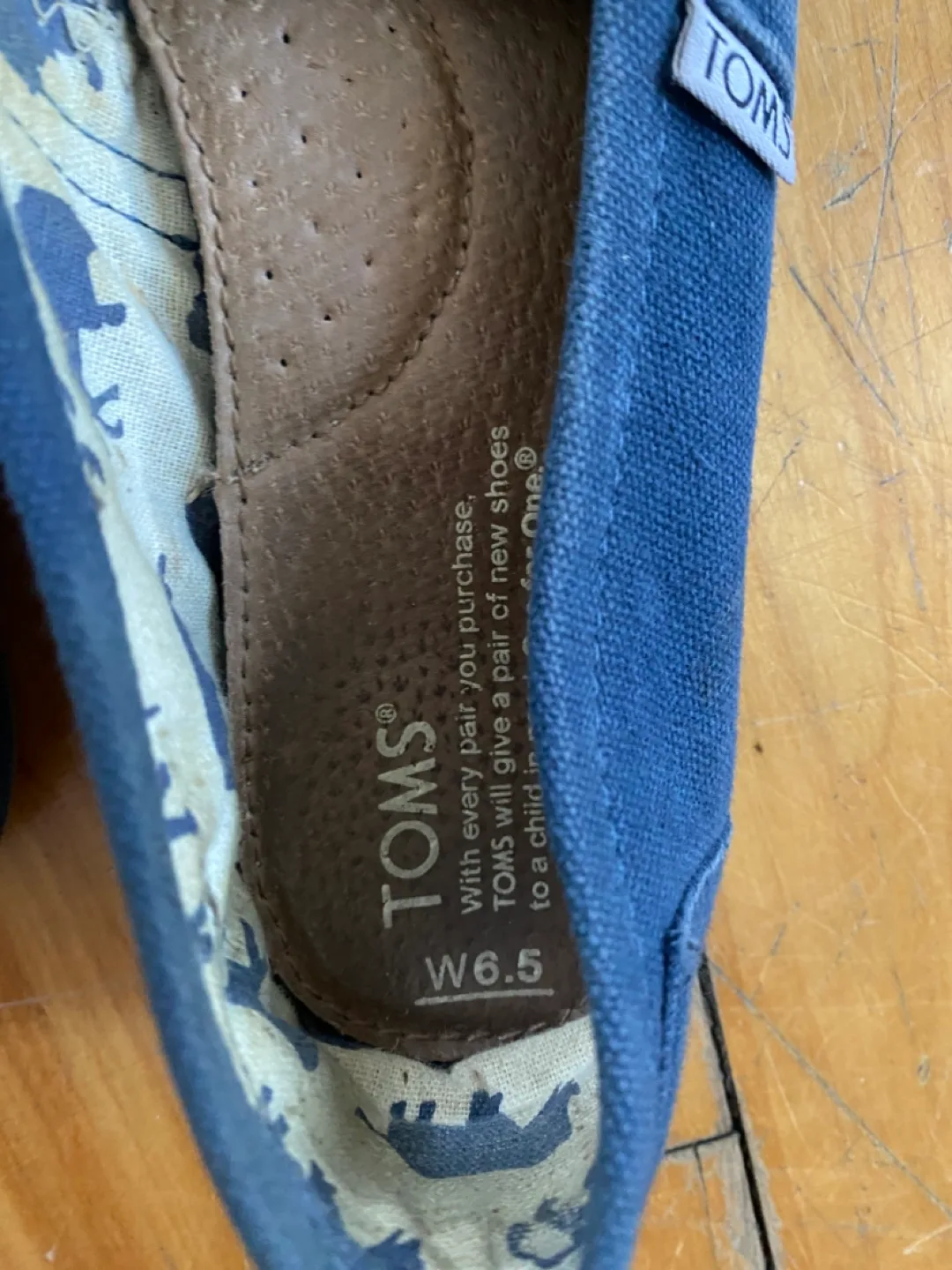 Women's TOMS Classic Slip-On Shoes - Size W6.5 image indicator(3)