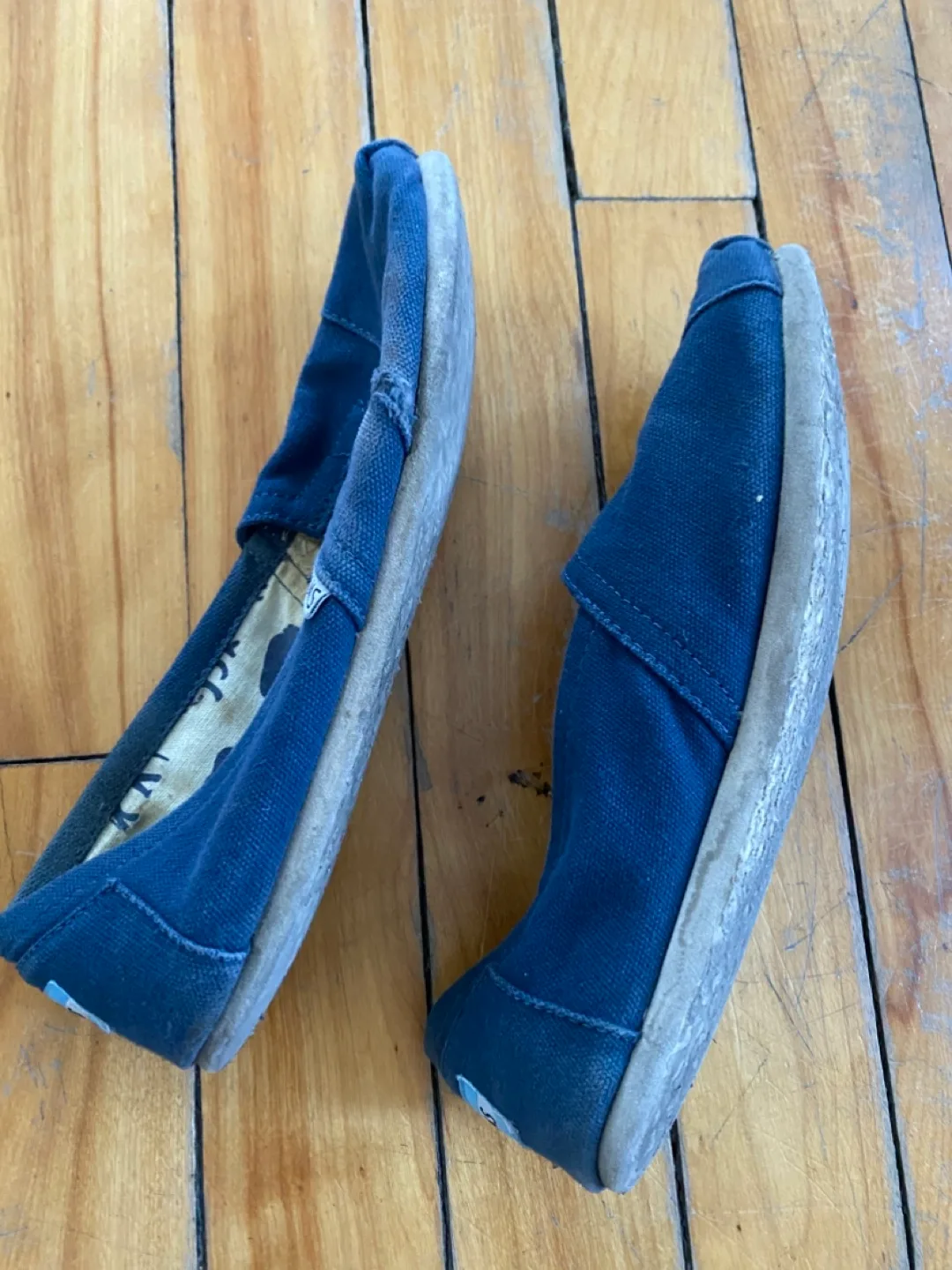 Women's TOMS Classic Slip-On Shoes - Size W6.5 image indicator(2)