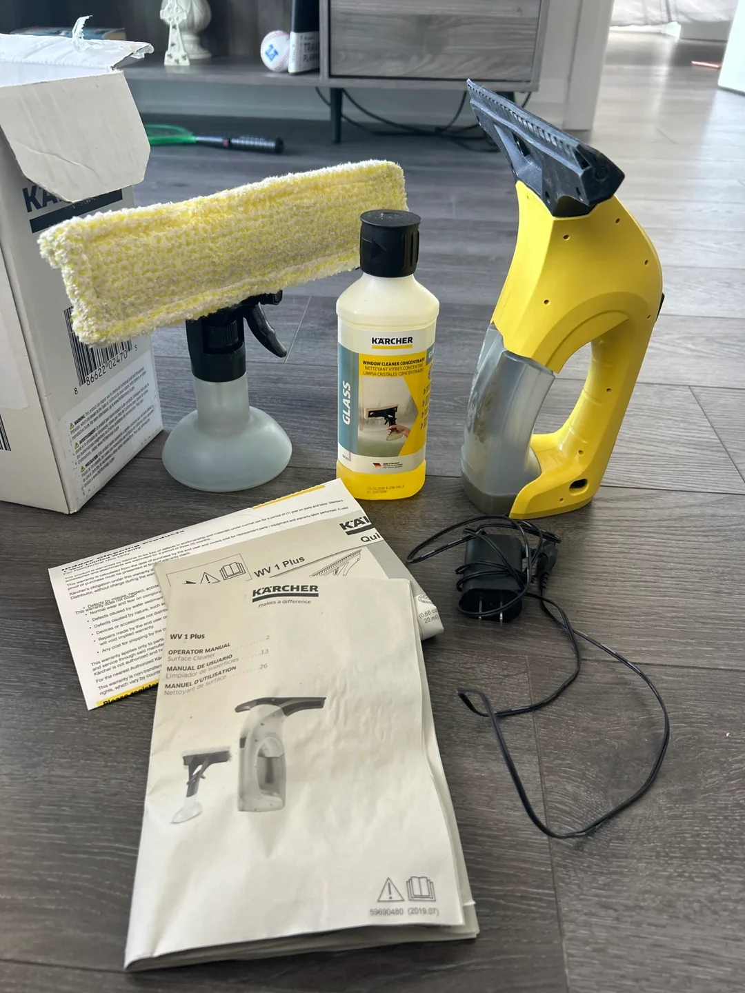 Kärcher WV 1 Plus Window Vac with Cleaner thumbnail