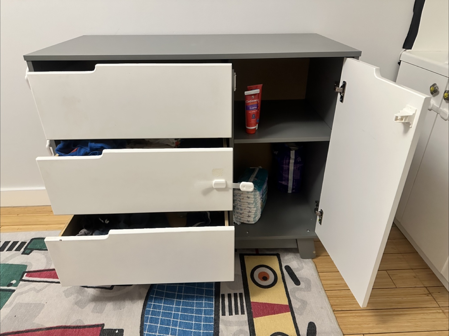 Child's dresser with three drawers and cabinet - photo 3