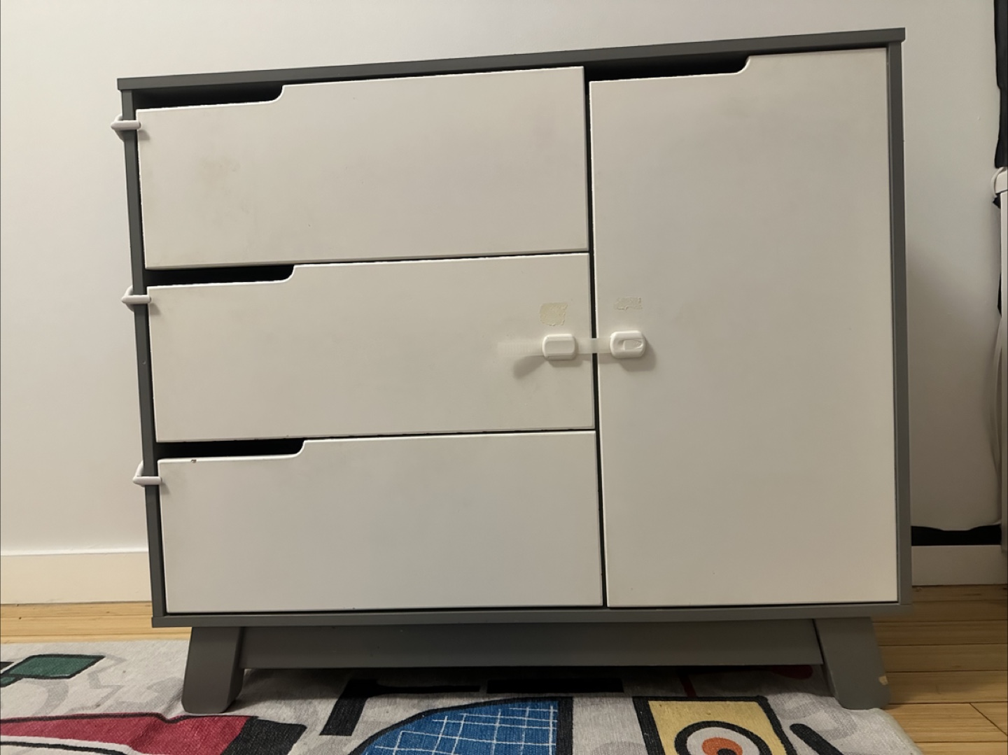 Child's dresser with three drawers and cabinet - photo 2