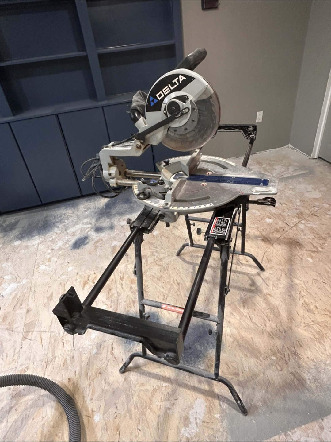 Delta 10-inch Compound Miter Saw with Stand