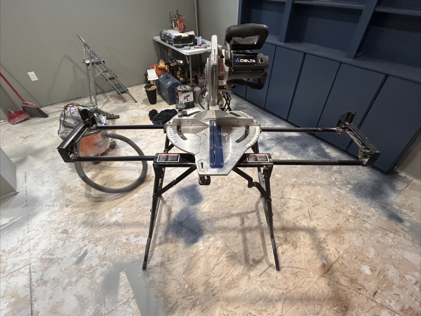 Delta 10-inch Compound Miter Saw with Stand - photo 2