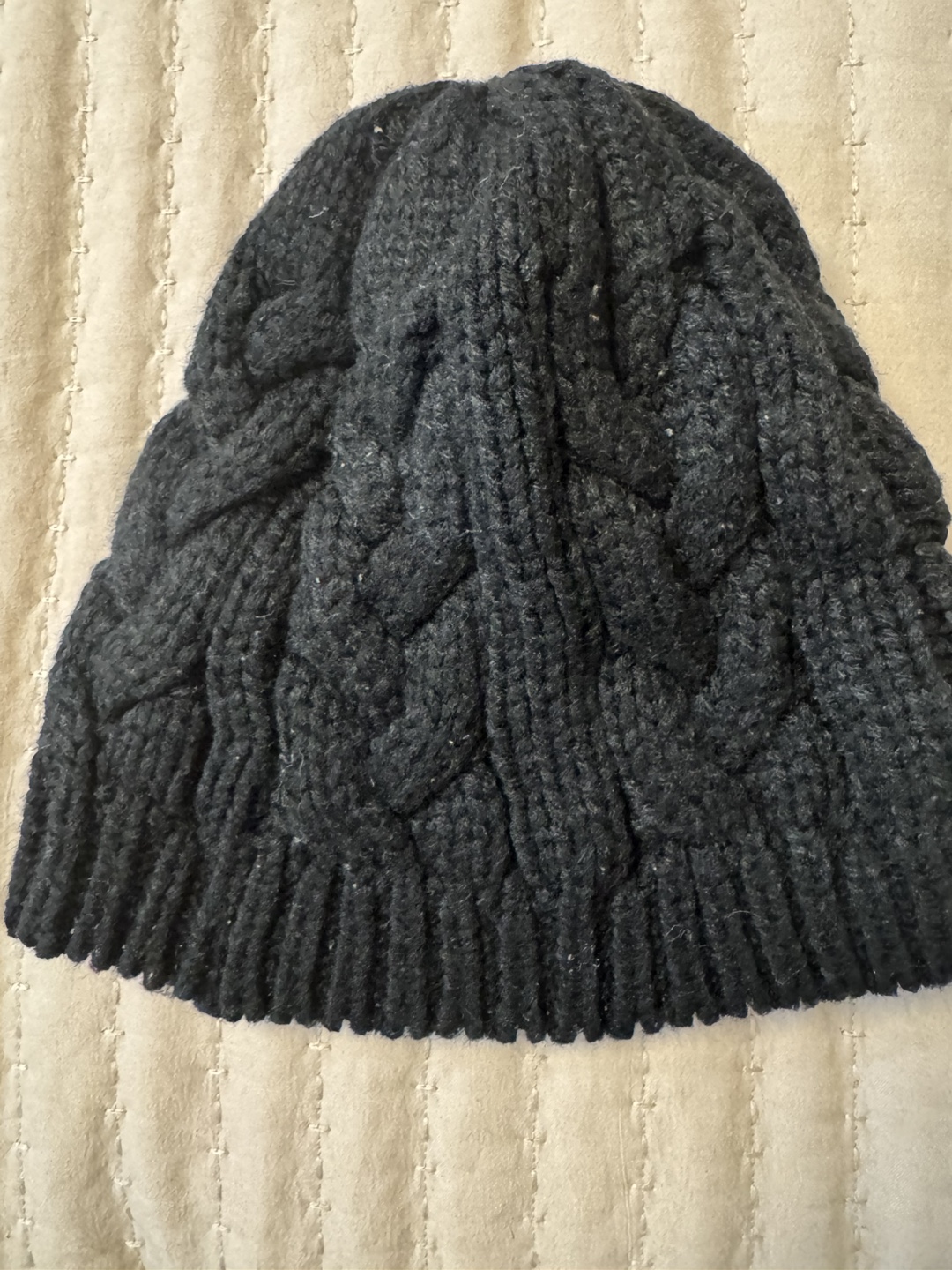 Women's Black Cable Knit Beanie