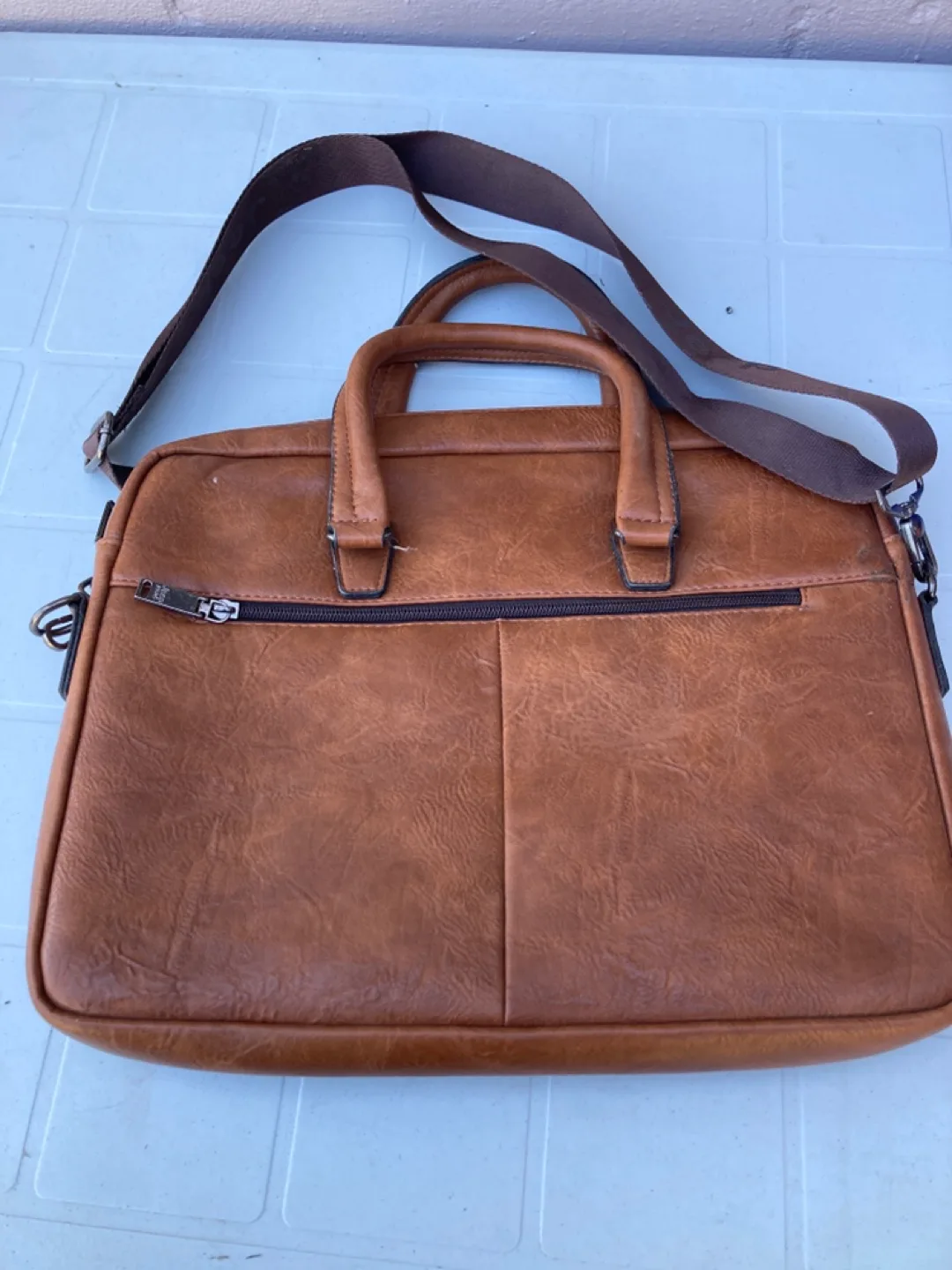 Jeep Men's Brown Leather Messenger Bag image indicator(2)