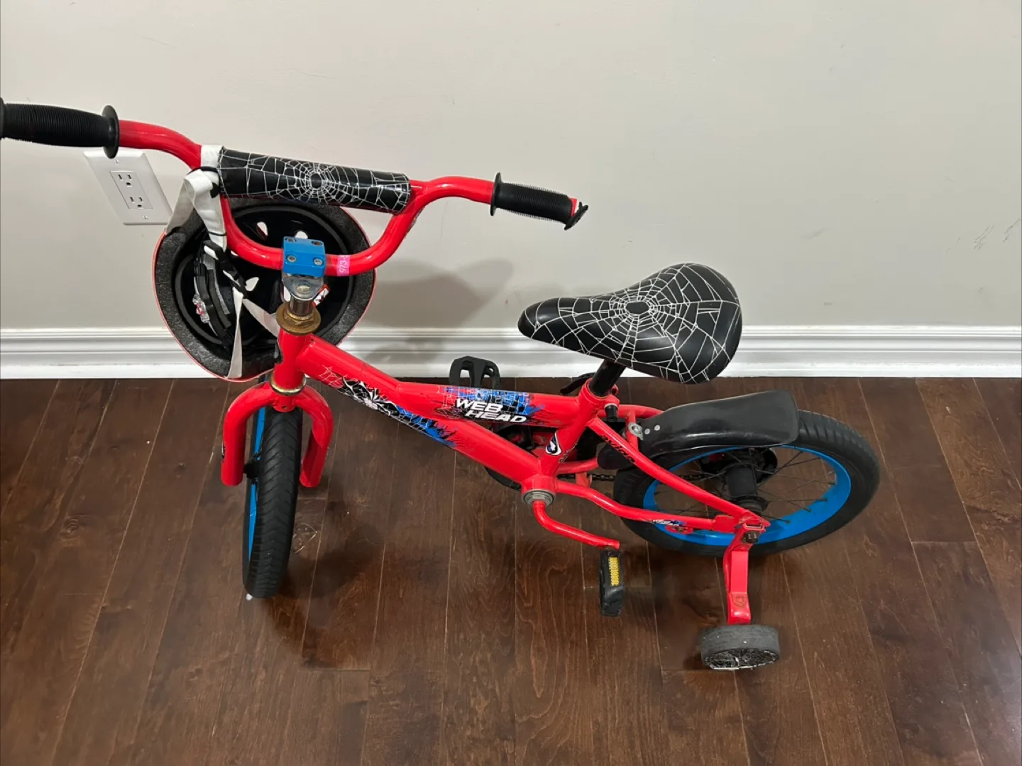 Spiderman Kids Bike with Helmet thumbnail
